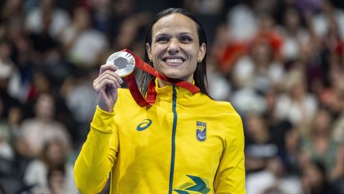 Carol Santiago foi medalha de prata na natação 100m peito SB12