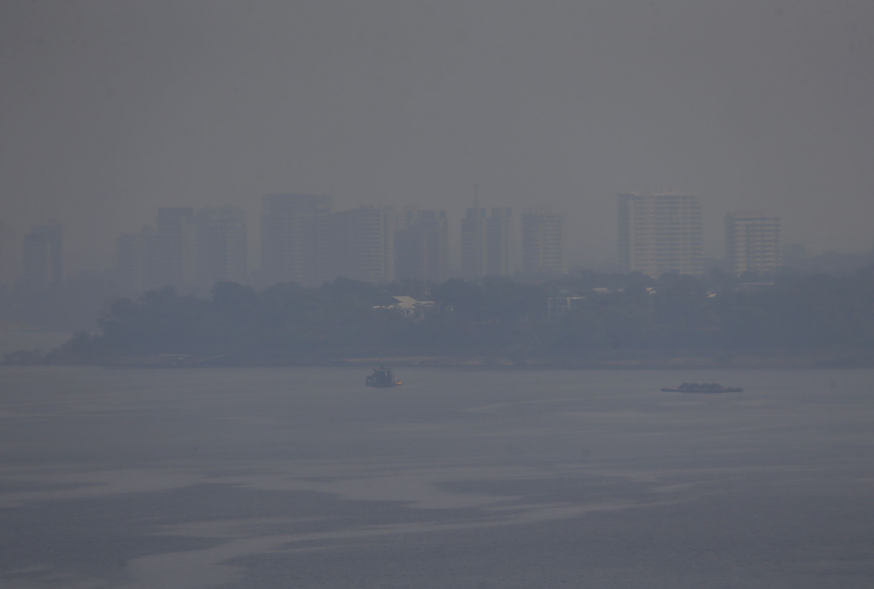 Fumaça das queimadas na floresta amazônica encobre a cidade de Manaus (AM)