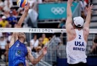 Paris 2024: Brasileiros perdem e vão à repescagem no vôlei de praia