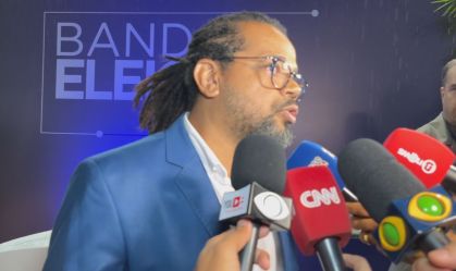 Kleber Rosa chega para 1º debate na TV entre candidatos a prefeito de Salvador