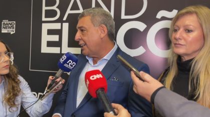 O candidato Sebastião Melo (MDB) chega na TV Bandeirantes para debate