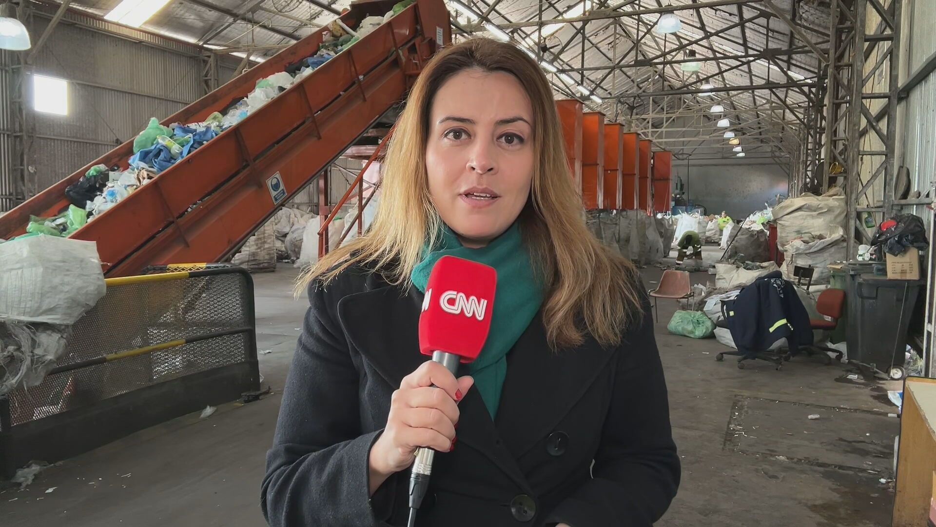 A repórter Luciana Taddeo mostra o trabalho da cooperativa El Ceibo, a mais antiga de Buenos Aires, na Argentina • CNN Brasil / Reprodução