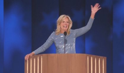 Primeira-dama diz que Biden "cavou fundo em sua alma" para desistir da eleição