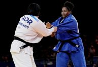 Paris 2024: Beatriz Souza vence sul-coreana e vai para a semifinal no judô
