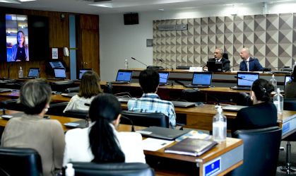 Pais de recém-nascidos podem ter transporte público gratuito; Senado analisa nesta quarta (7)