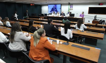 Projeto diz como autoridades devem agir em casos de estupro; comissão da Câmara analisa