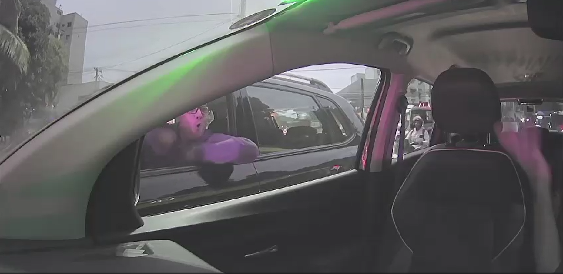 Taxista sofre racismo Rio