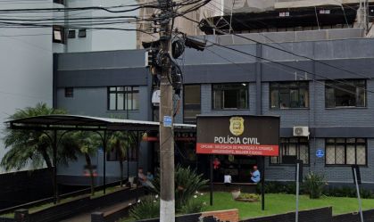 Mulher é agredida pelo ex na frente de delegacia após registrar BO contra ele