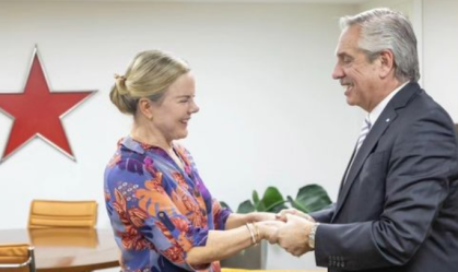 Gleisi Hoffmann faz manifestação pessoal sobre Alberto Fernández: “Agressão contra mulher é intolerável”