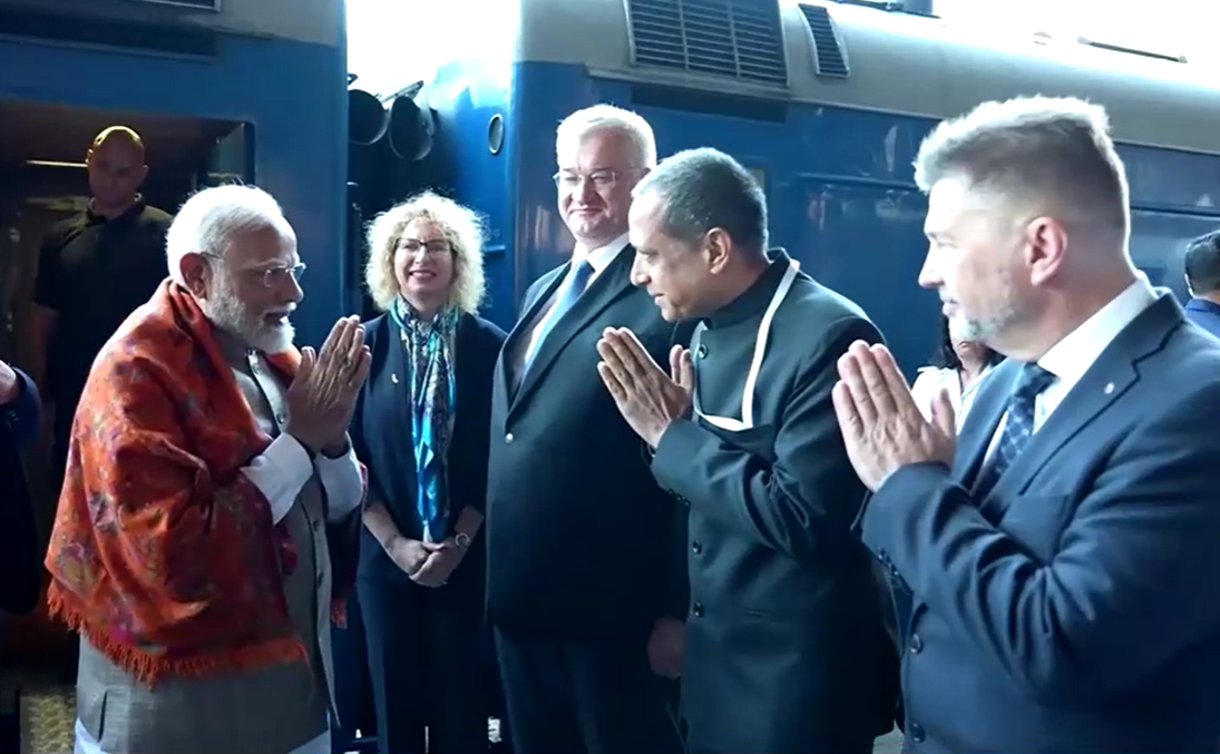O primeiro-ministro indiano Narendra Modi chega a Kiev de trem em 23 de agosto