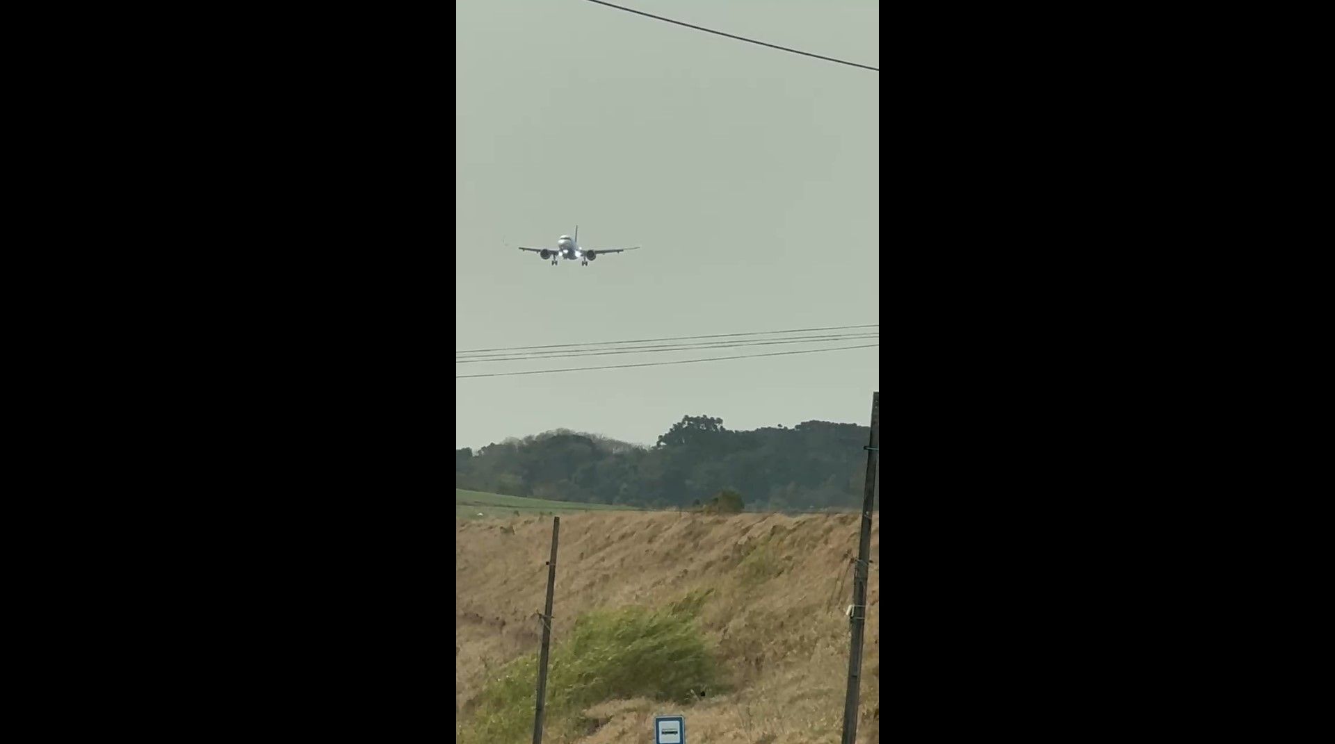 A320 da Azul durante aproximação ao aeroporto de Chapecó (SC)
