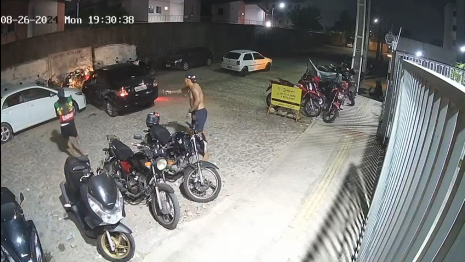 Momento em que o casal é atacado em Fortaleza (CE)