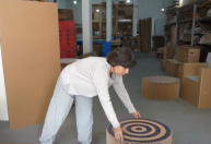 Empresa de São Paulo cria móveis sustentáveis usando papelão