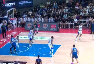 Veja a primeira cesta de 4 pontos no basquete em jogo oficial nas Filipinas
