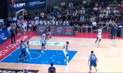 Chris Banchero acerta cesta de 4 pontos