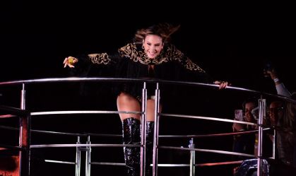 Claudia Leitte fala sobre ser evangélica e cantar no Carnaval: "Cobrança"