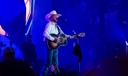 Astro internacional Cody Johnson foi uma das atrações do evento