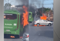 Vídeo flagra criminosos ateando fogo em ônibus e carro no Rio de Janeiro