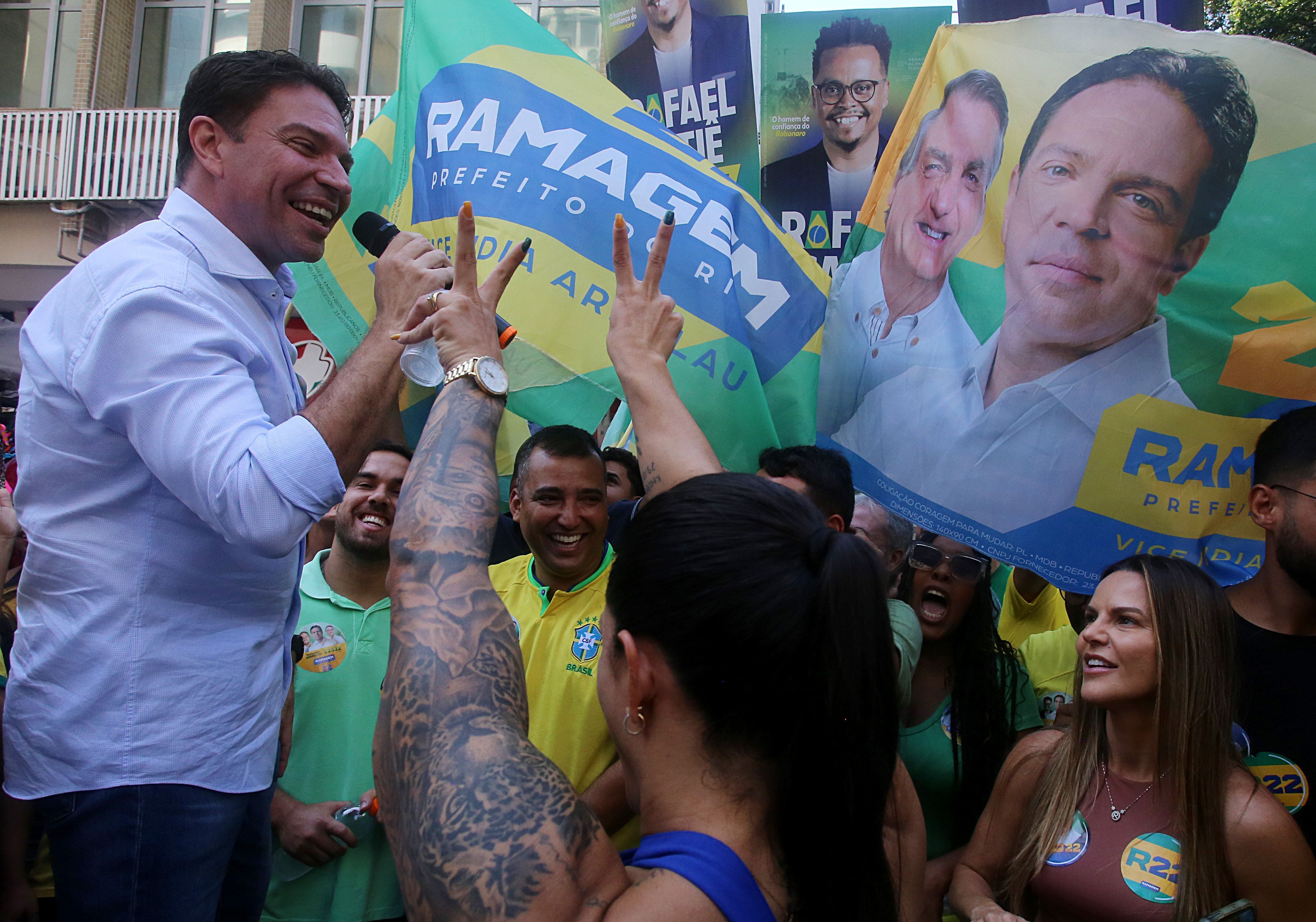 Alexandre Ramagem em campanha eleitoral nesta quinta-feira (29) • Divulgação