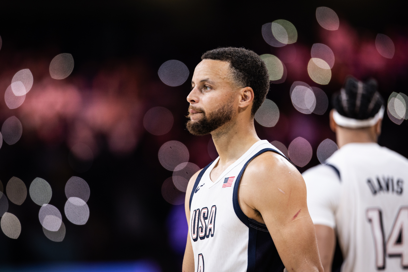 Curry em confronto contra a Sérvia