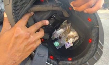 Motociclista é preso por usar fundo falso em capacete para esconder drogas