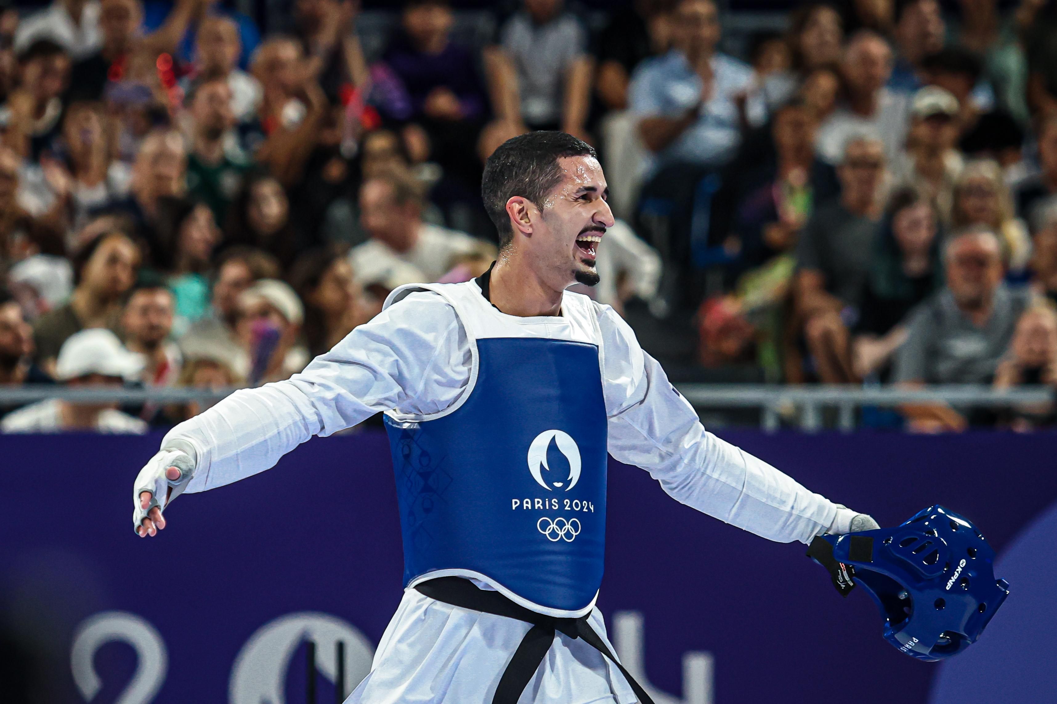 Edival Pontes conquista o bronze para o Brasil no Taekwondo