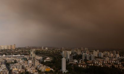 Cidade de SP pode ter "chuva preta" por fumaça de queimadas; entenda o fenômeno