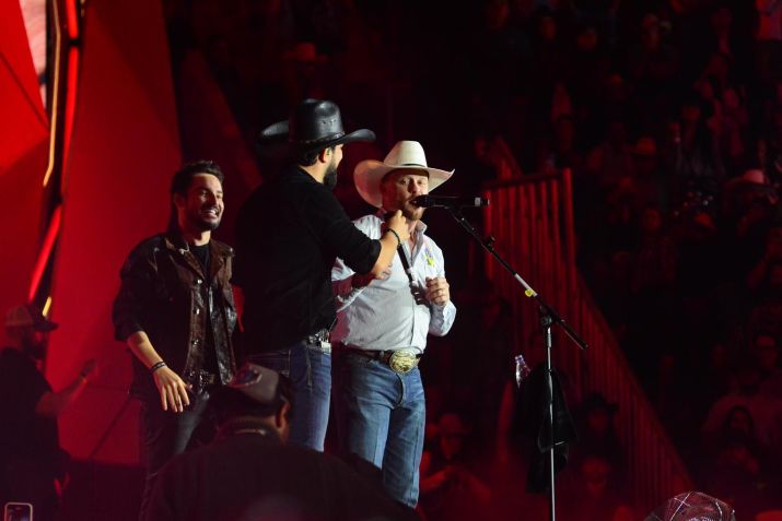 Cody Johnson divide vocais com Fernando & Sorocaba na Festa do Peão de Barretos • Webert Belicio/ Agnews