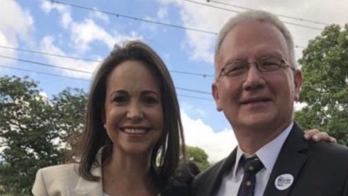 María Corina Machado, líder da oposição na Venezuela, e advogado Perkins Rocha