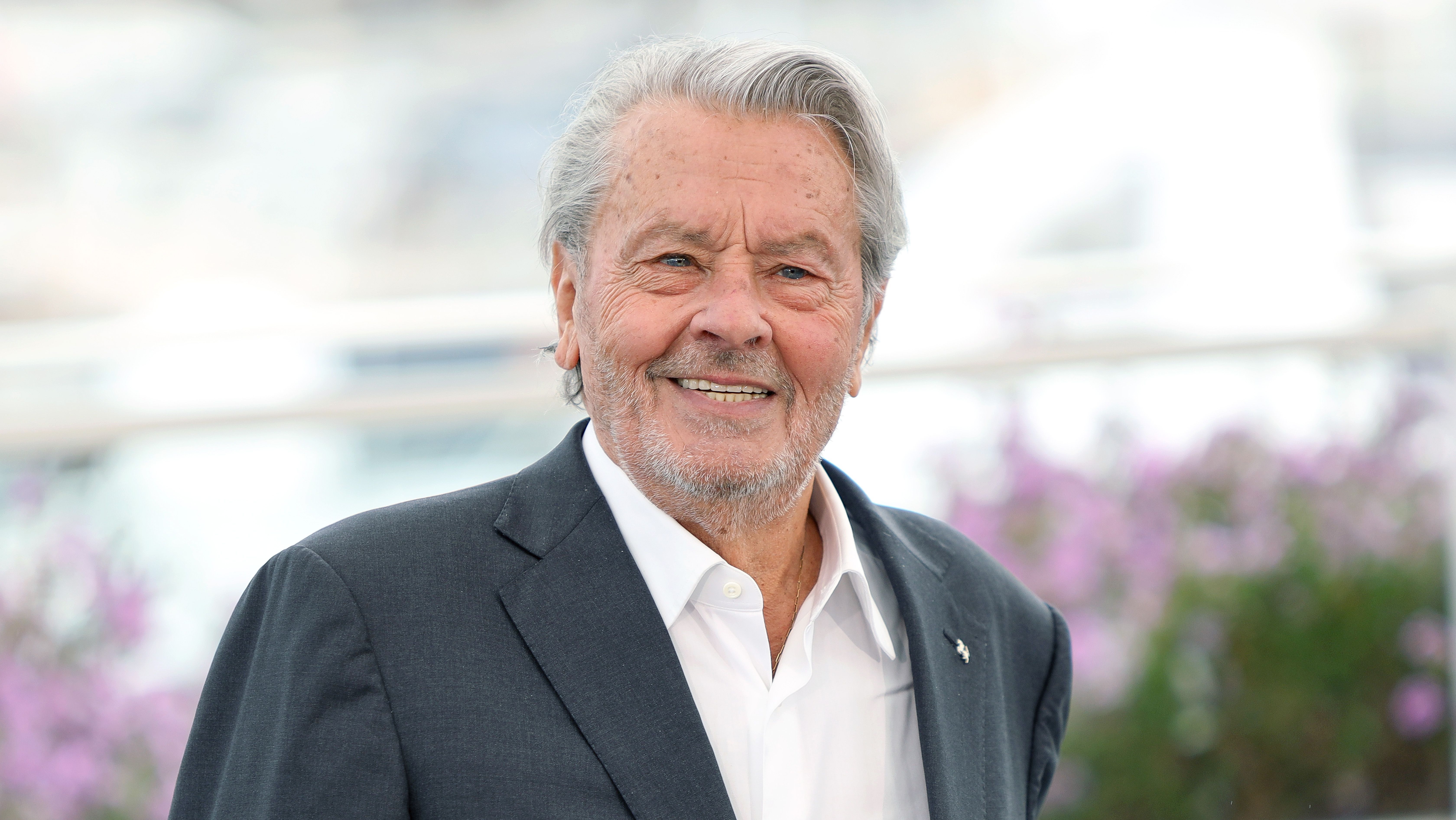 Alain Delon comparece à sessão de fotos para a Palma de Ouro de Honra durante o 72º Festival Anual de Cinema de Cannes em 19 de maio de 2019 em Cannes, na França / Laurent KOFFEL/Gamma-Rapho via Getty Images