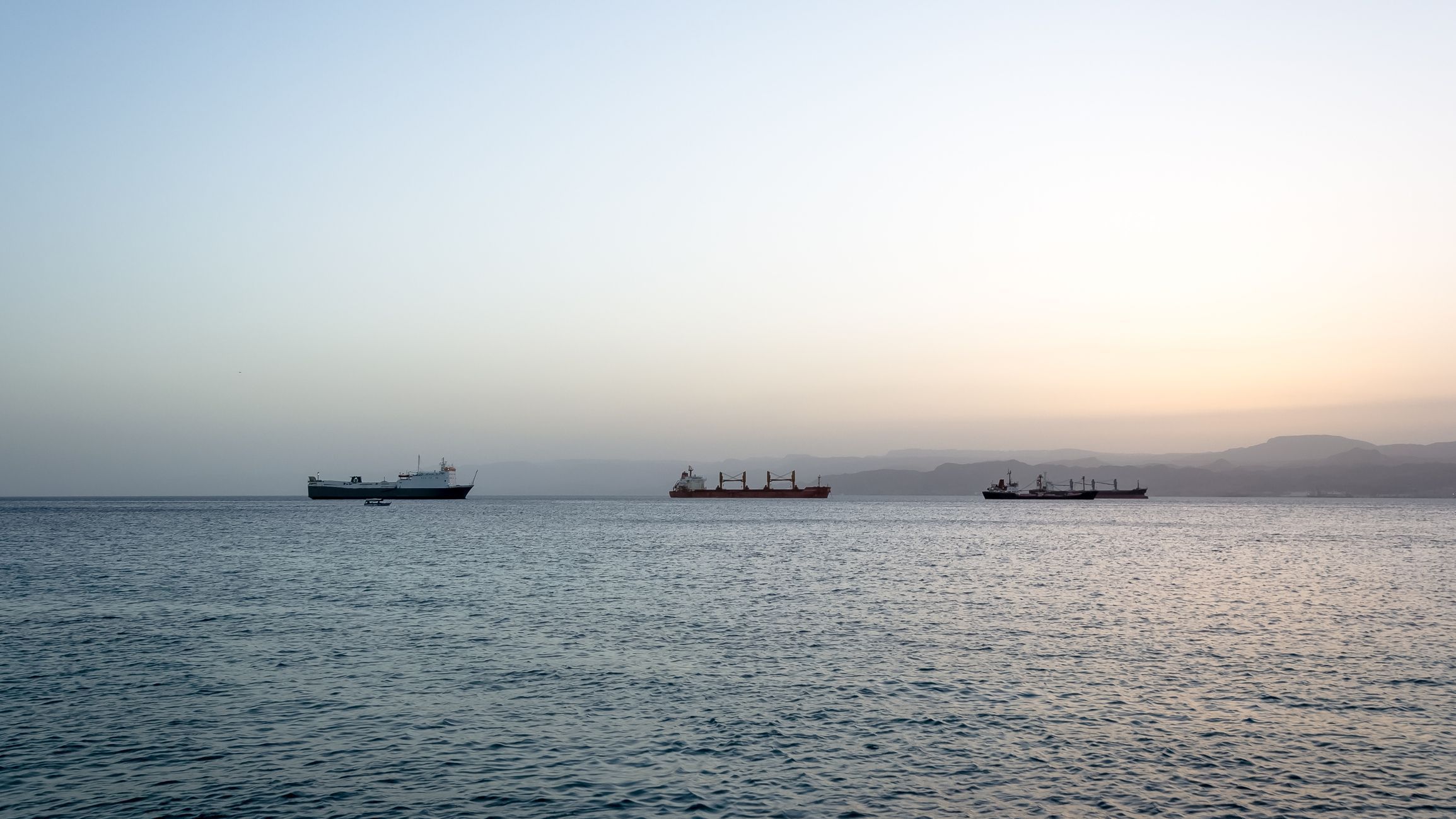 Praia de Aqaba, que serve como janela da Jordânia para o Mar Vermelho