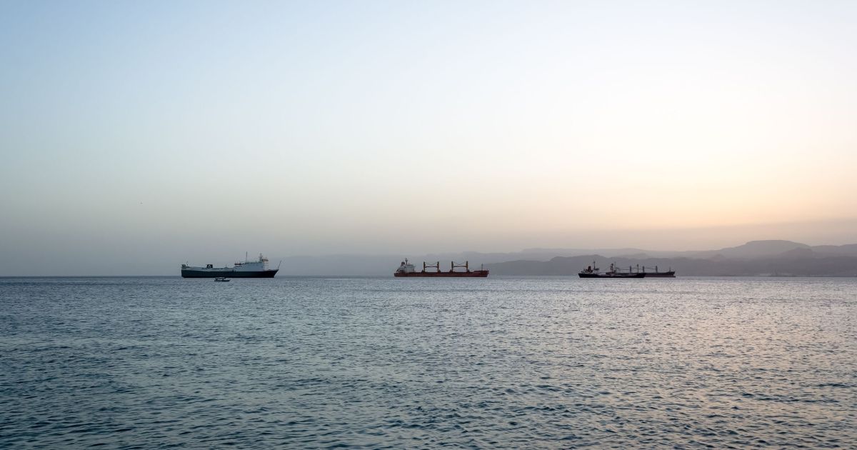 Irã ameaça navegação no Mar Vermelho se bloqueio dos EUA continuar