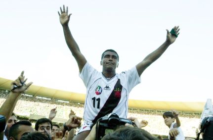Romário comemora Copa Havelange em 2000