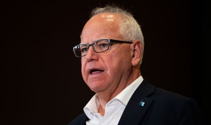 Walz diz que está “feliz” por Trump estar seguro e condena a violência nos EUA