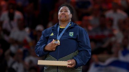 Beatriz Souza conquista ouro no judô