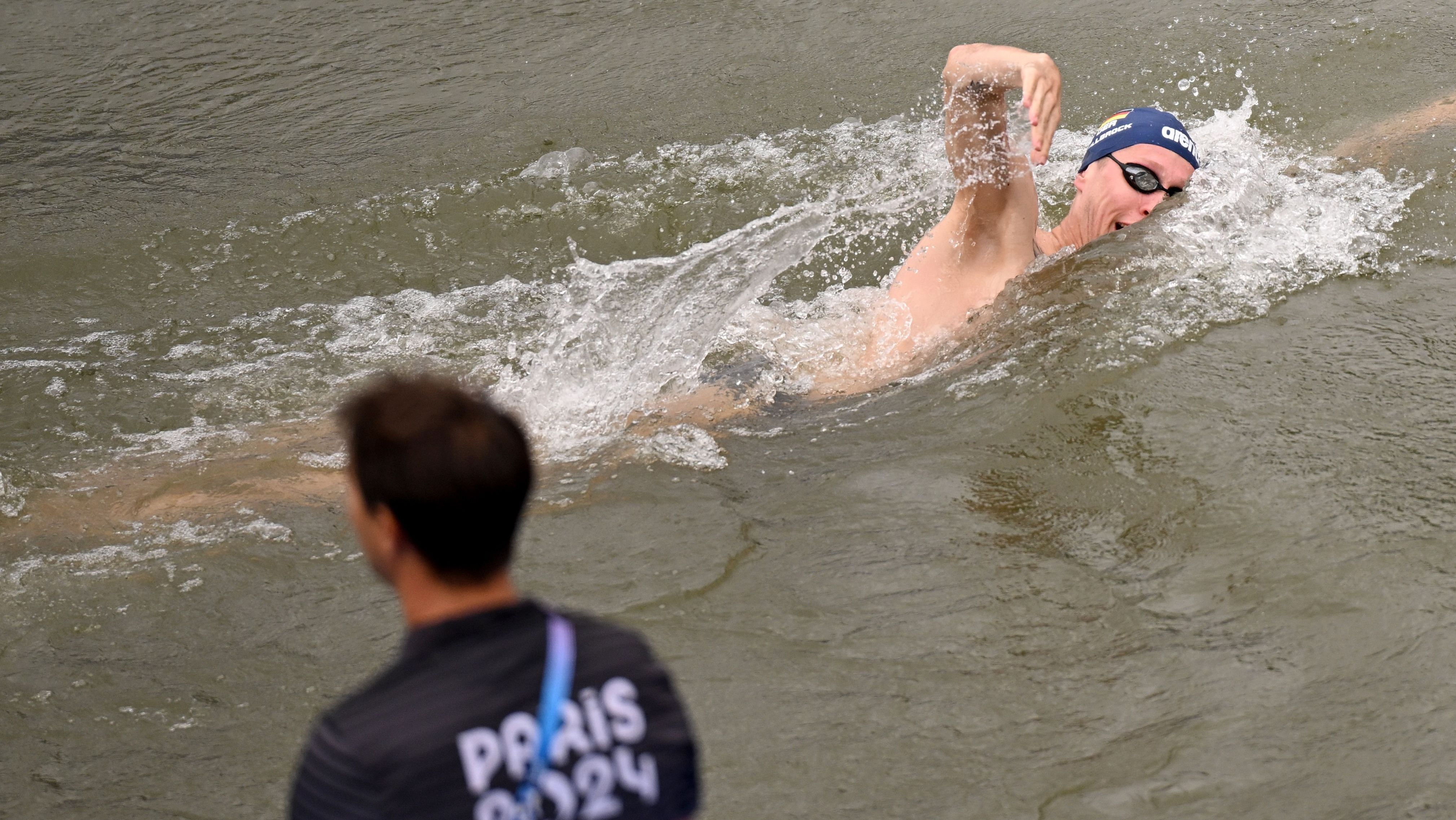 Florian Wellbrock, da Alemanha, treino no rio Sena