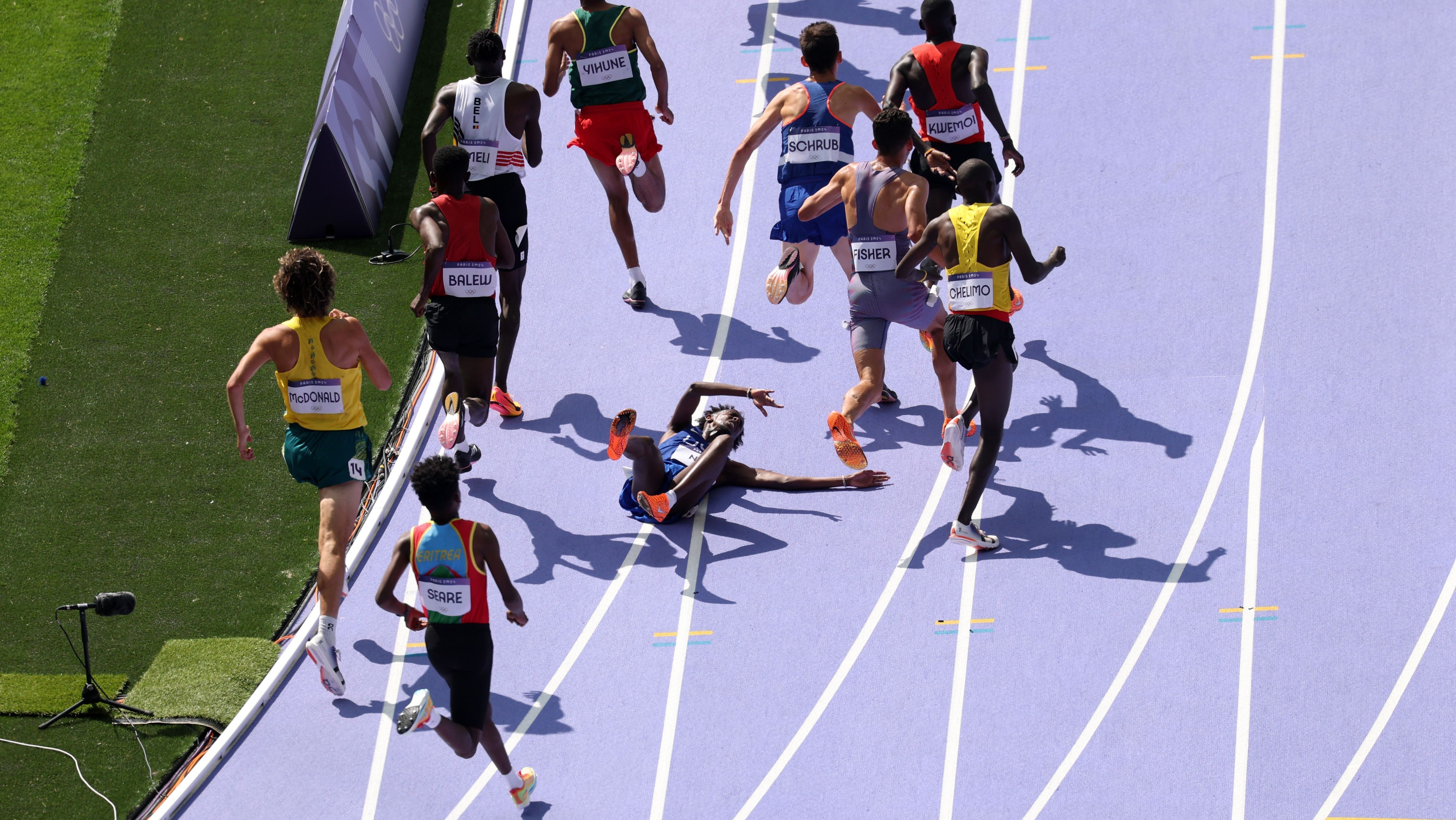 Atletas durante os 5000m masculinos de Paris 2024