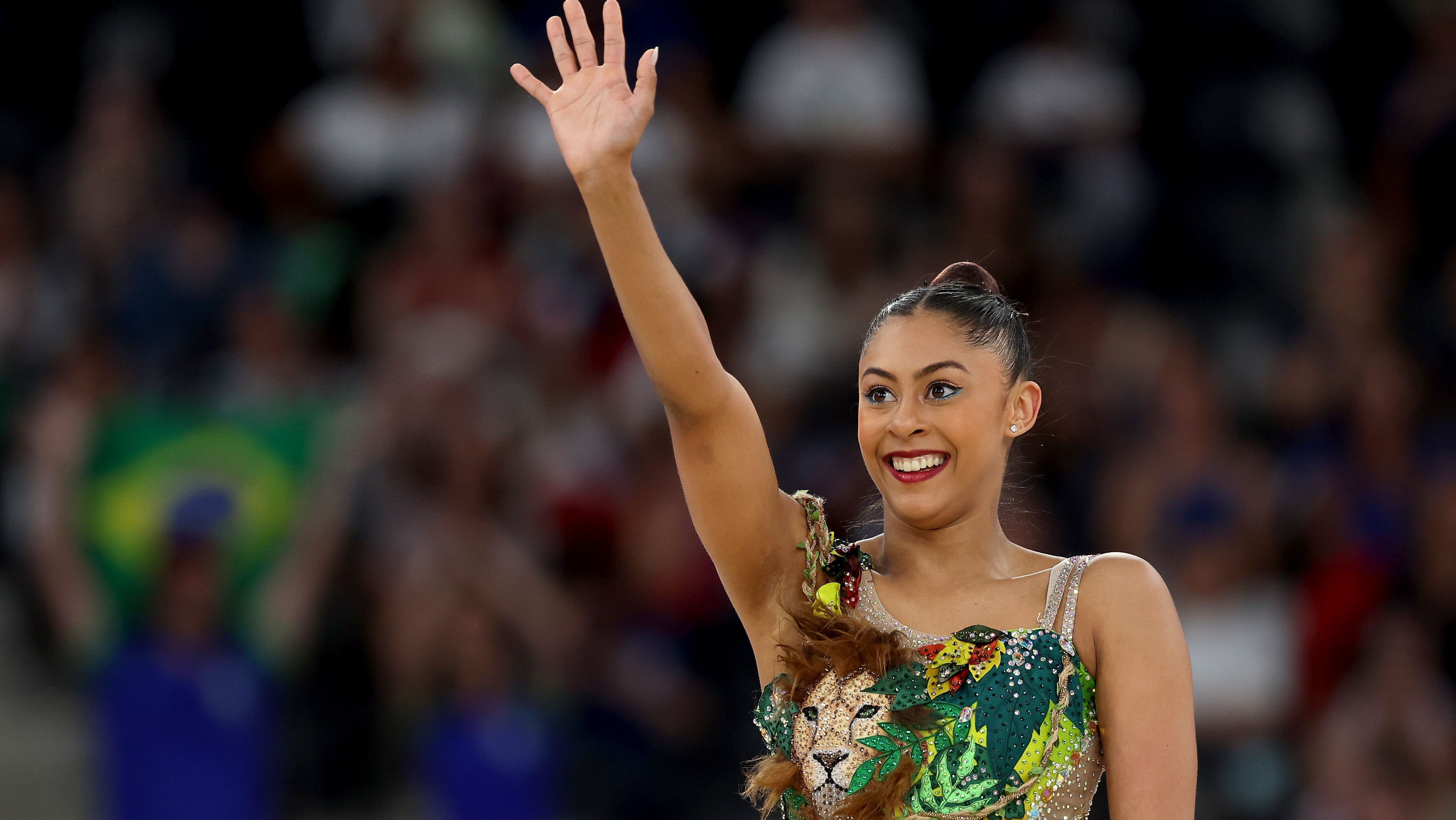 Bárbara Domingos disputa na final da ginástica rítmica individual