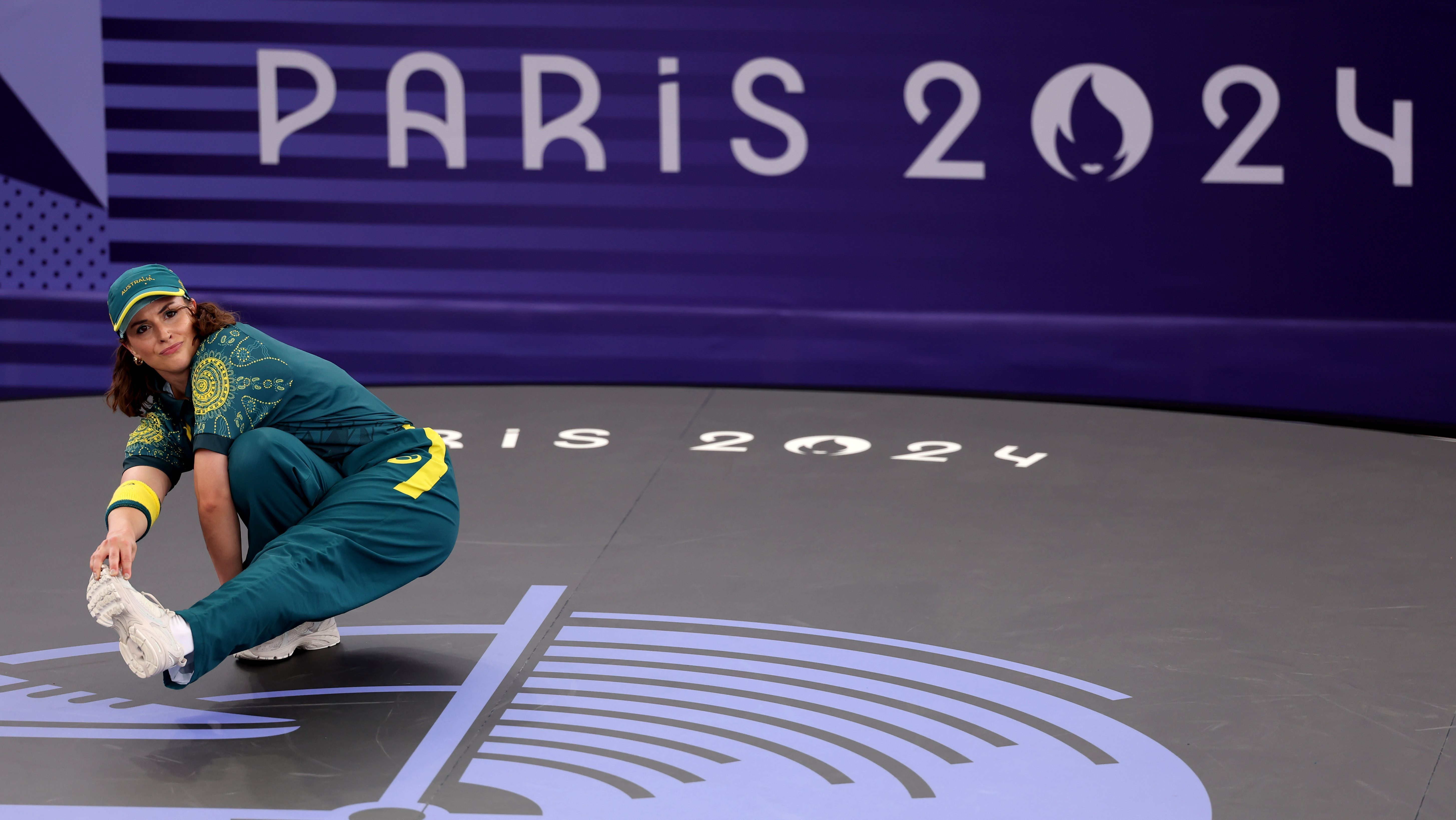 B-Girl Raygun, da Austrália, em ação durante a Olimpíada de Paris 2024