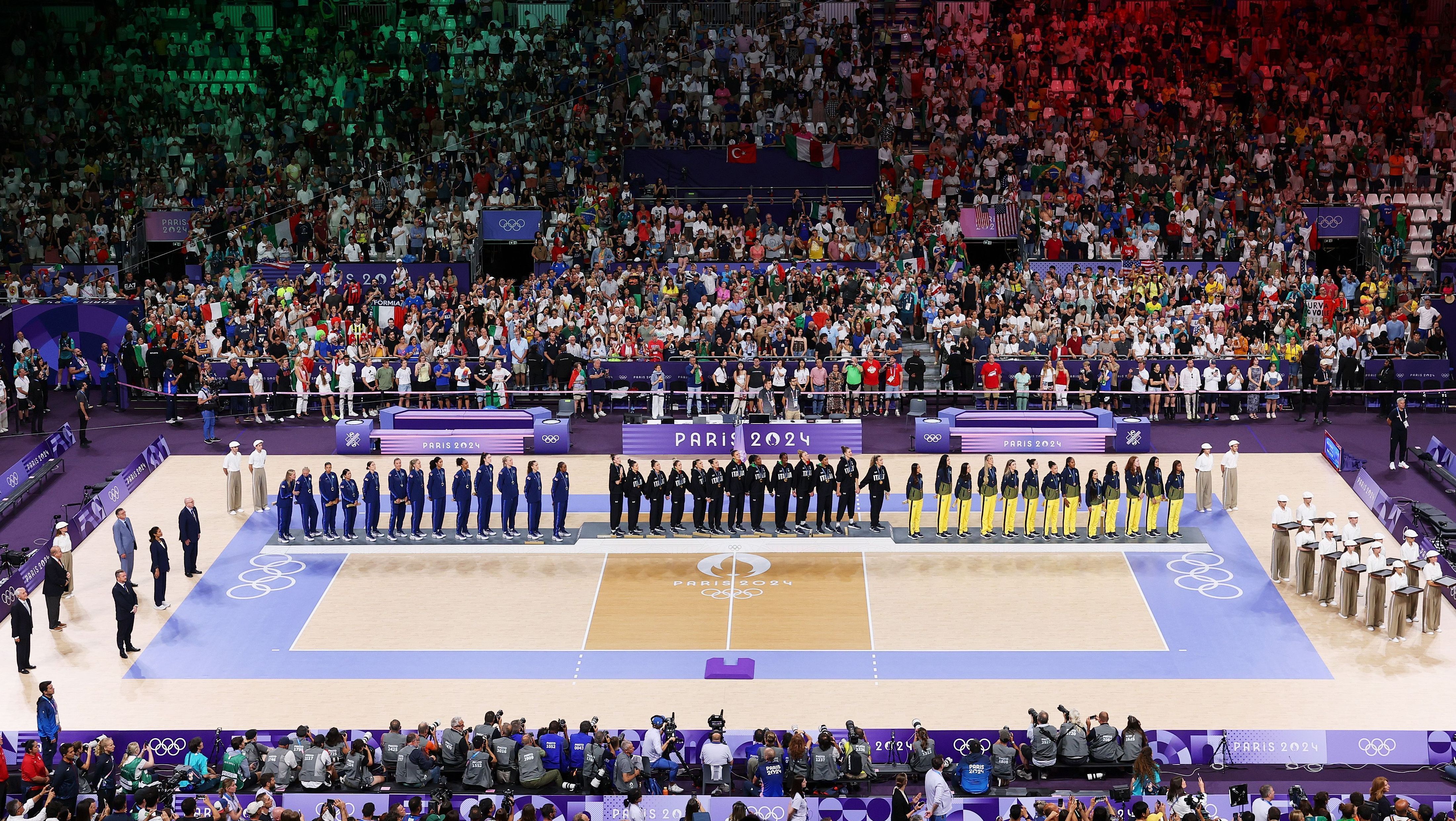 Cerimônia de entrega das medalhas do vôlei feminino de Paris 2024