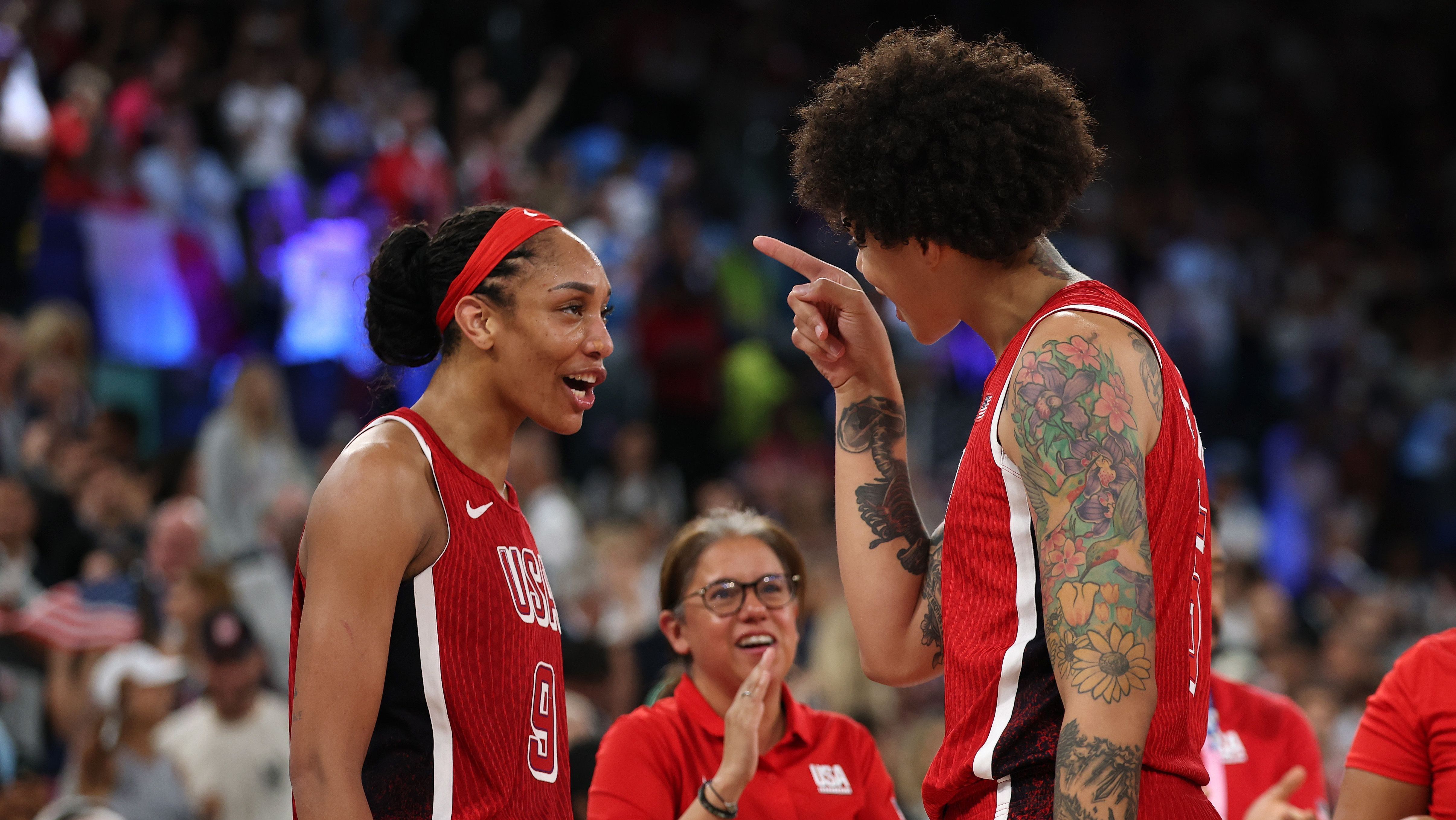 Seleção feminina dos EUA venceu a França na final do basquete em Paris 2024