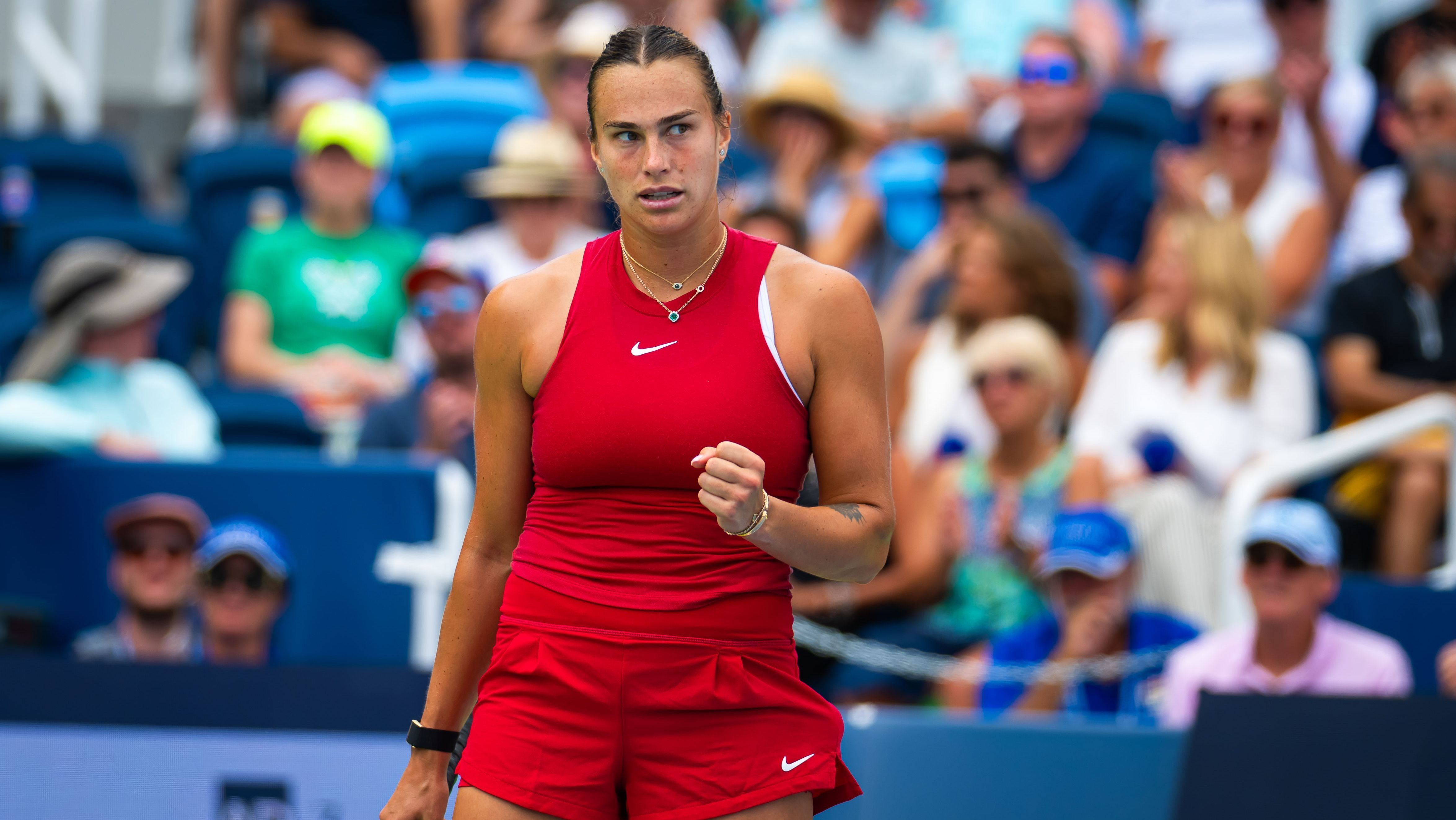 Sabalenka comemora ponto na vitória sobre Swiatek no Cincinnati Open
