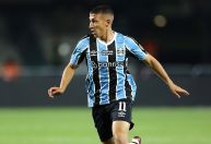 Grêmio bate Criciúma com gol de joia e respira no Brasileiro