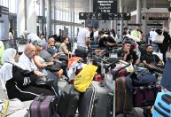 Companhias aéreas estendem suspensões de voos para Beirute