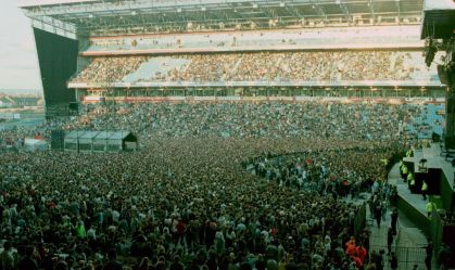 Oasis ensaia em estádio para retorno triunfal após 16 anos