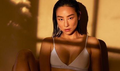 Greta Lee estrela nova campanha da Calvin Klein; veja fotos