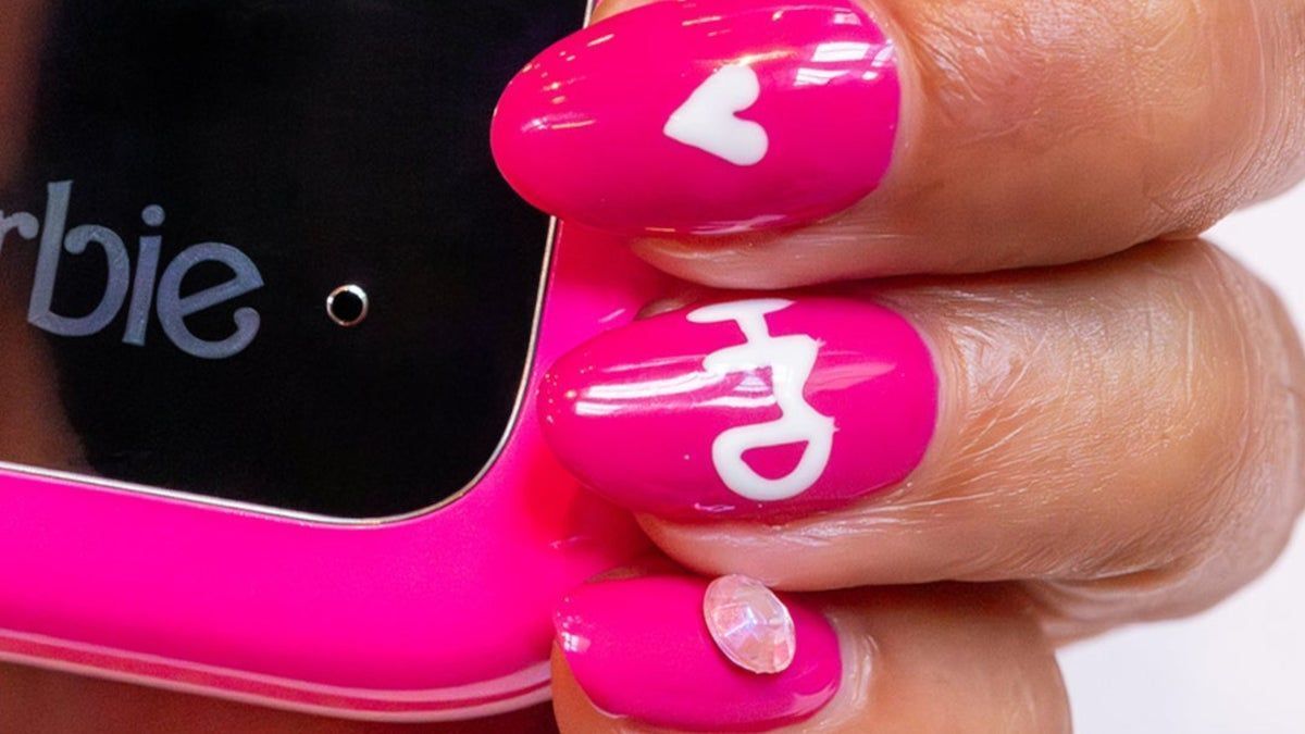 HMD, fabricante da Nokia, lança nesta quarta parceria temática da boneca Barbie com a Mattel