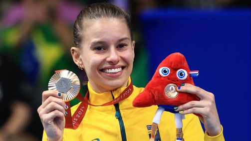 Beatriz Carneiro garantiu o bronze na natação 100m peito SB14