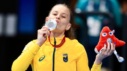 Débora Carneiro conquistou a prata na natação 100m peito SB14