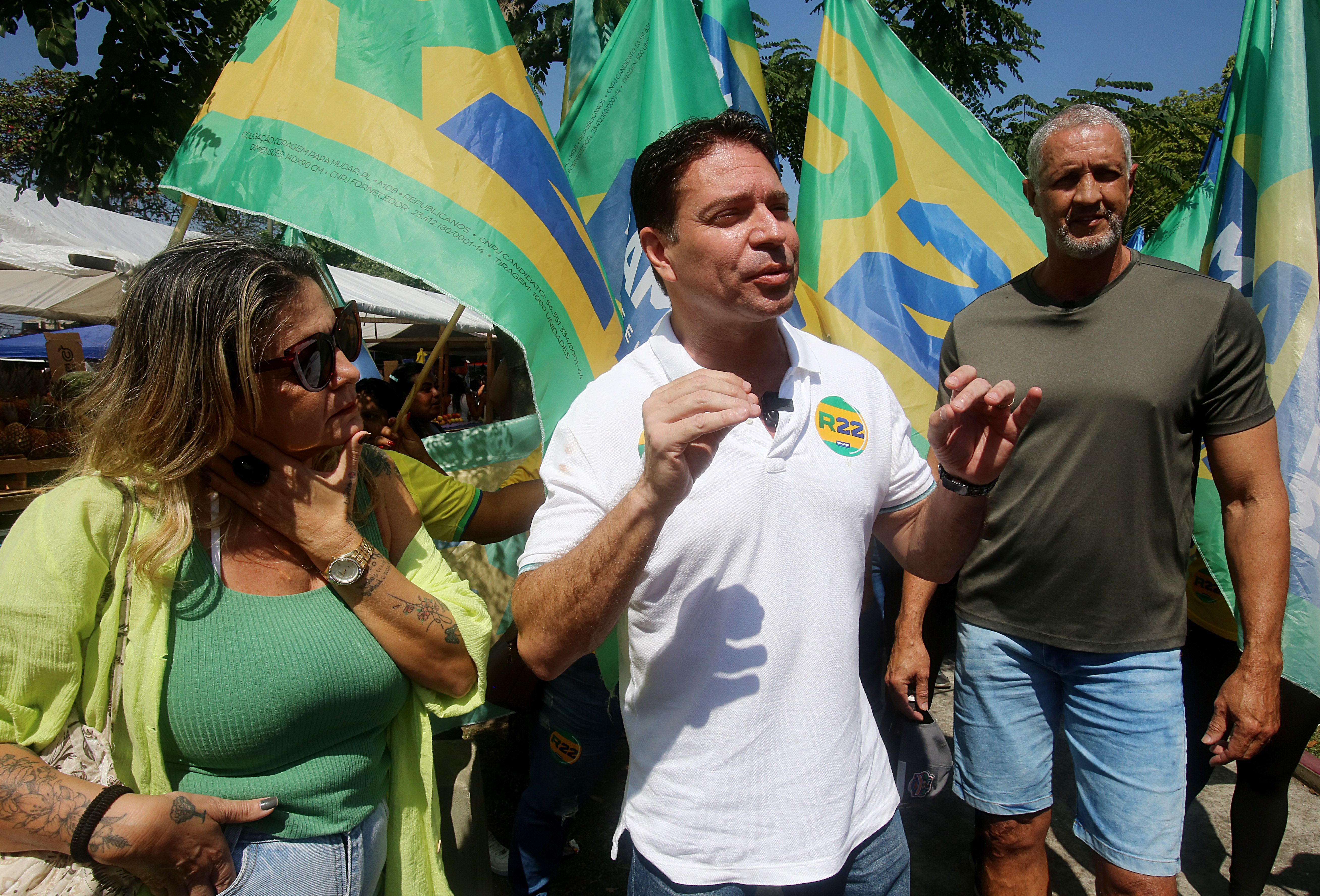 O candidato Alexandre Ramagem (PL) durante campanha neste sábado (31) • Fabio Gonçalves/Divulgação - Campanha Alexandre Ramagem